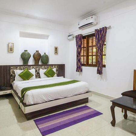 Treebo Trend Skylight Royal Stay Candolim Exterior photo