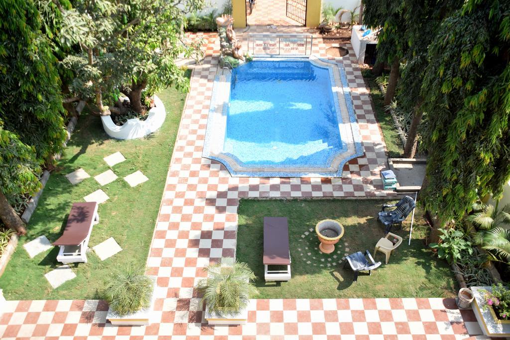 Treebo Trend Skylight Royal Stay Candolim Exterior photo