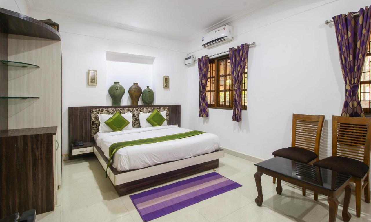 Treebo Trend Skylight Royal Stay Candolim Exterior photo