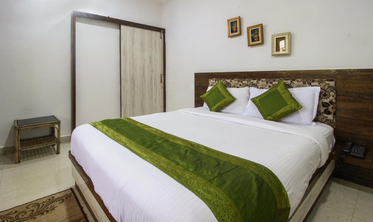 Treebo Trend Skylight Royal Stay Candolim Exterior photo