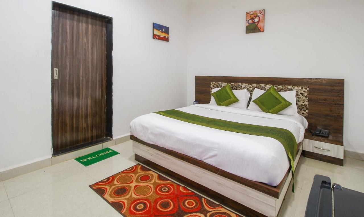 Treebo Trend Skylight Royal Stay Candolim Exterior photo