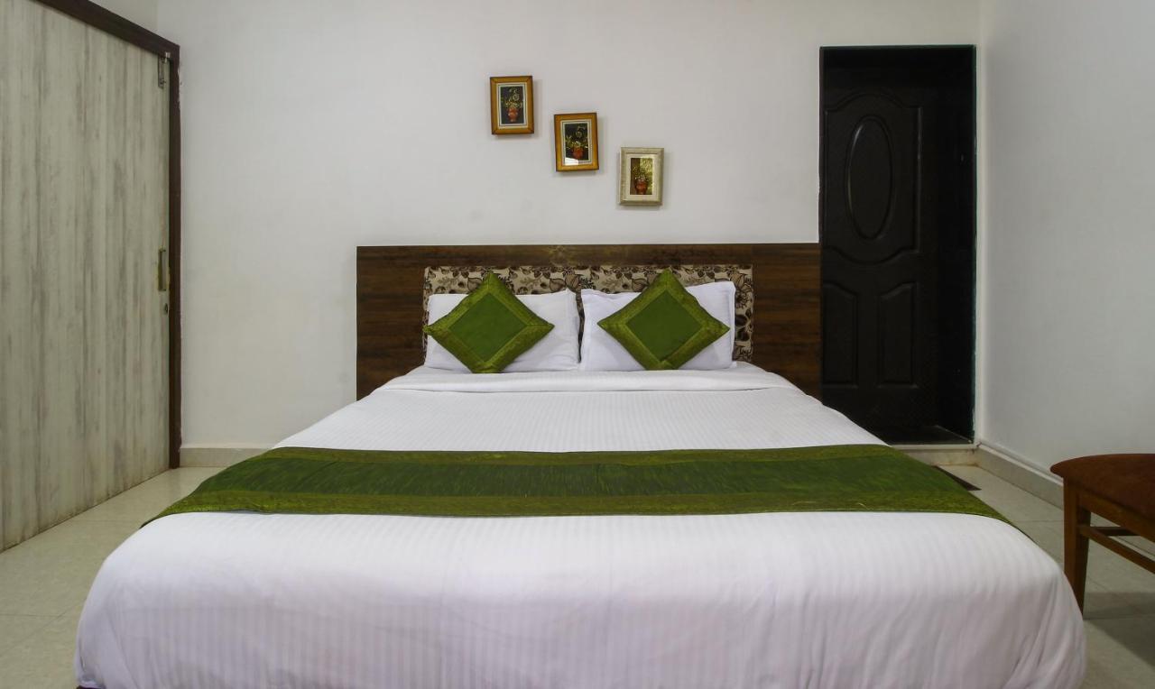 Treebo Trend Skylight Royal Stay Candolim Exterior photo