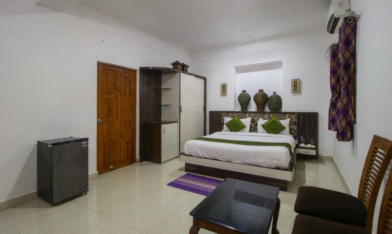 Treebo Trend Skylight Royal Stay Candolim Exterior photo